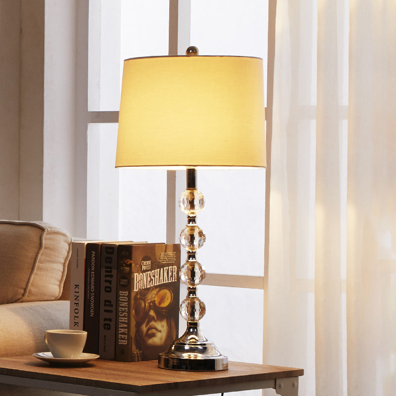 Lampada da tavolo tradizionale in tessuto con luce notturna a 1 luce in bianco/marrone/blu per soggiorno con sfera di cristallo