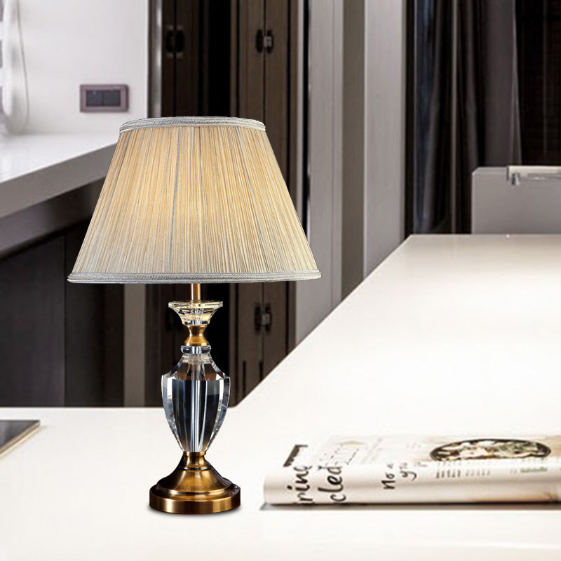 Tombre de tela Tombra plisada Luz de noche de estilo tradicional 1 Lámpara de mesa de dormitorio ligero en gris crema con base de cristal de urna