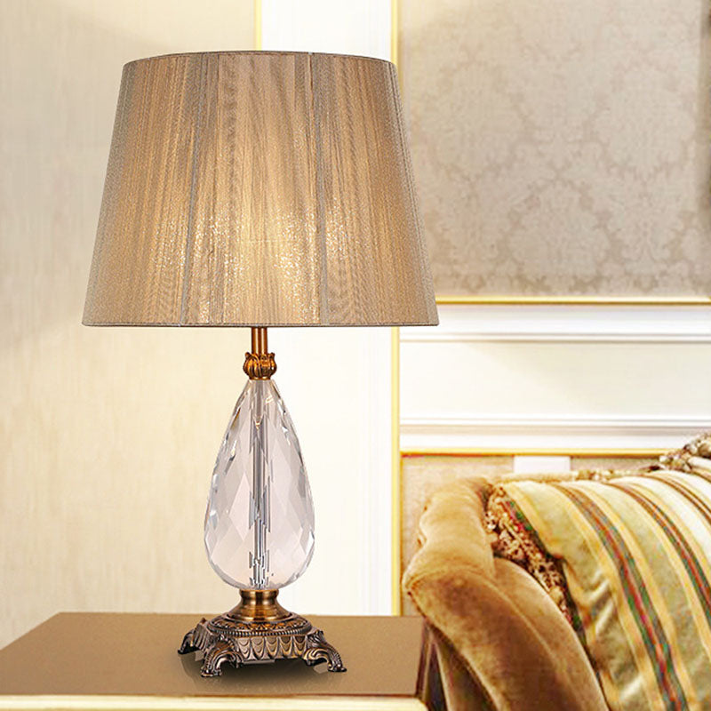 Lampe de table en cristal K9 en forme de larme, lampe de chevet rurale à 1 lumière pour chambre à coucher, beige avec abat-jour plissé en tissu