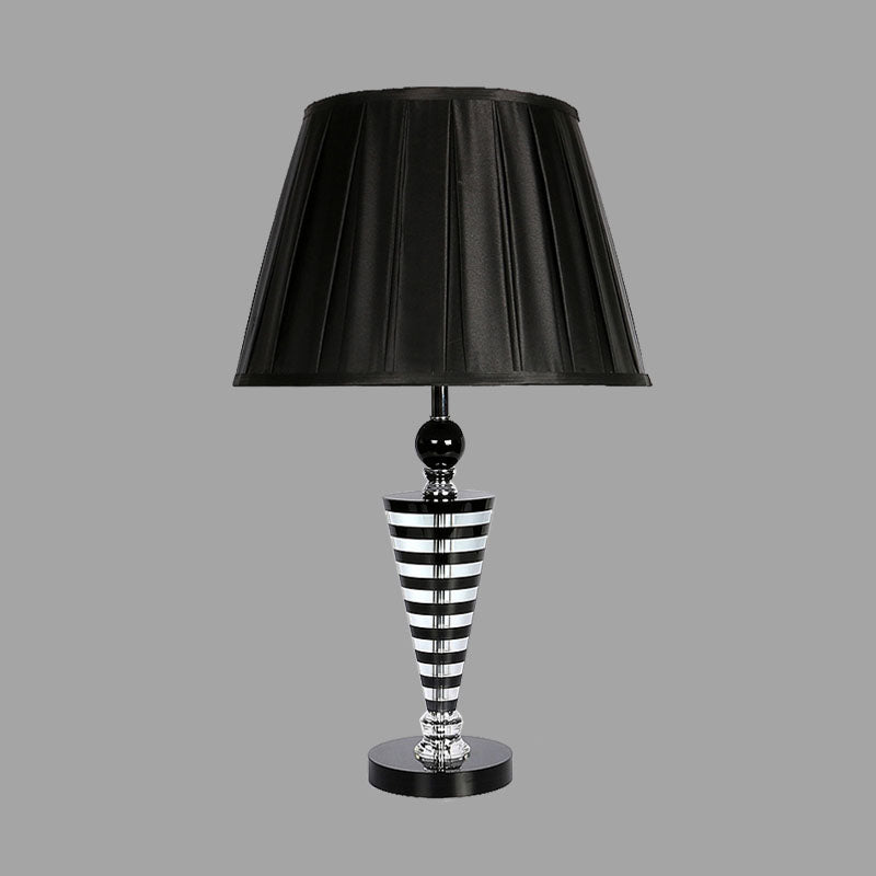 1 Lampada di cristallo leggera campagna per la campagna nera con la camera da letto conica sede con tonalità in tessuto