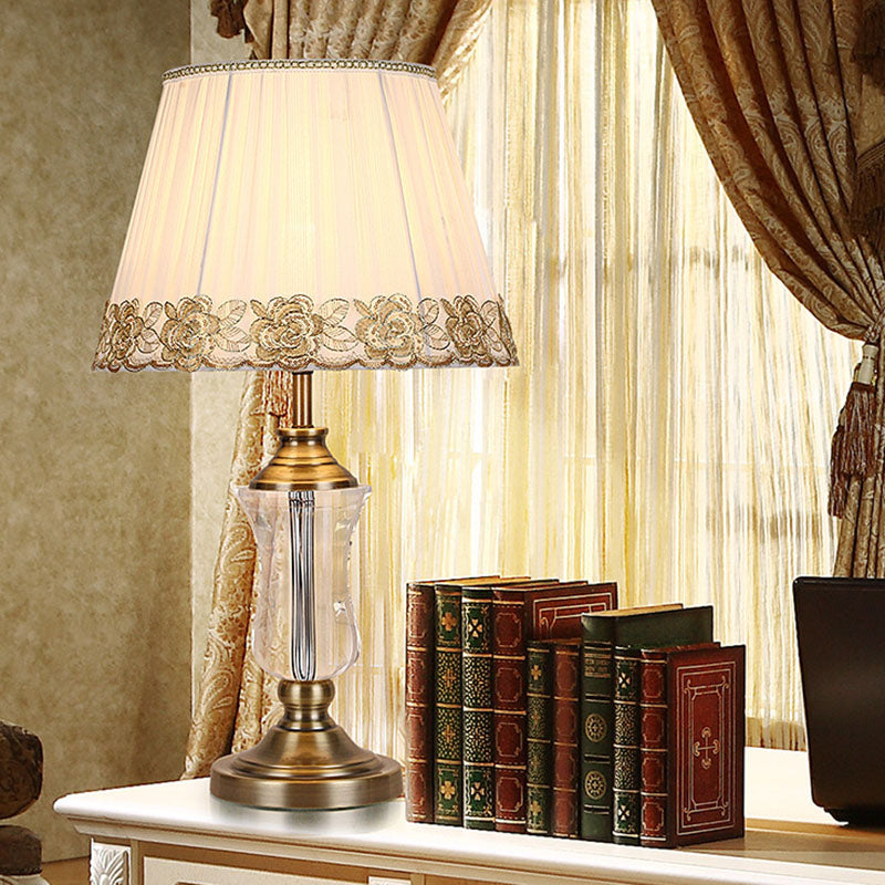 Crystal Conical Nightstand Light Traditionalisme 1 lampe de table de chambre à coucher légère en blanc avec garniture tressée