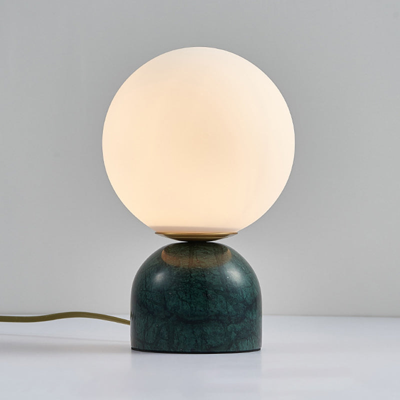 Lámpara de mesa de globo de vidrio en el estilo artístico moderno Luz de mesa de mármol para el dormitorio