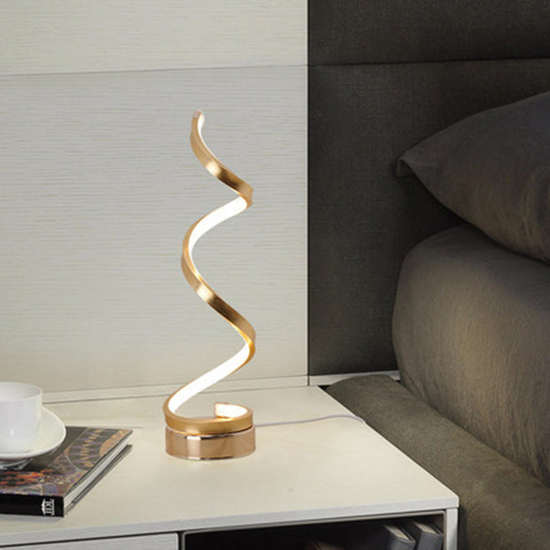 Lampada da tavolo moderna e minimalista a LED Lampada da tavolo lineare in alluminio con paralume in silicone