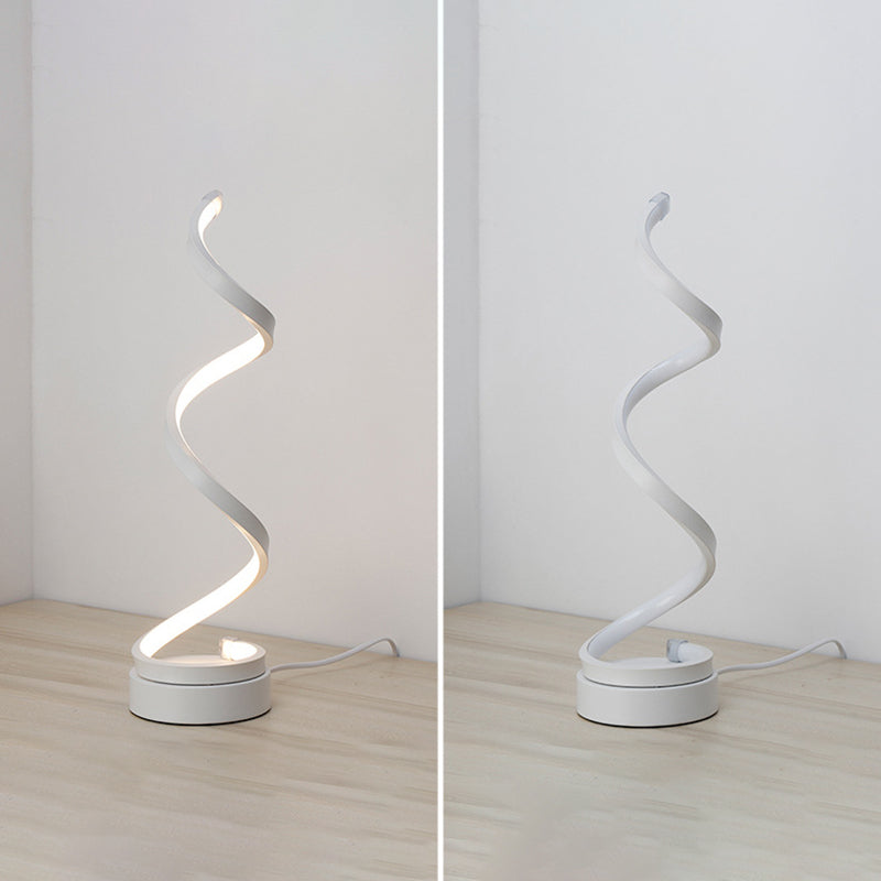 Lampada da tavolo moderna e minimalista a LED Lampada da tavolo lineare in alluminio con paralume in silicone