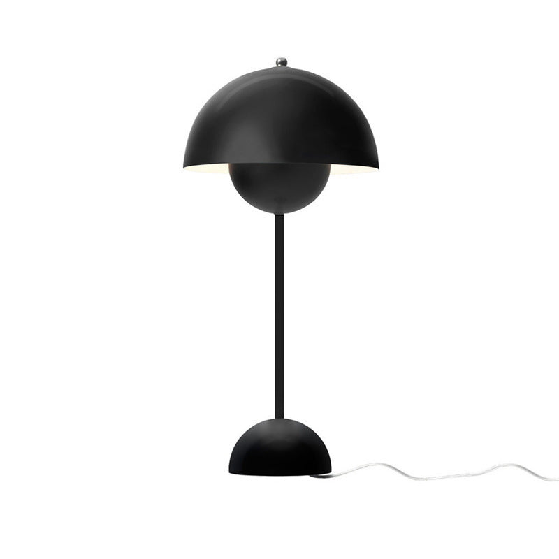 Lampada da tavolo moderna e minimalista a LED Lampada da tavolo Macaron emisfero in ferro battuto per camera da letto