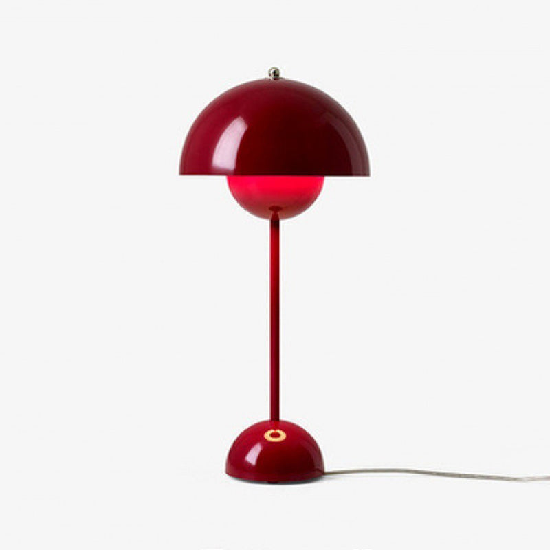 Lampada da tavolo moderna e minimalista a LED Lampada da tavolo Macaron emisfero in ferro battuto per camera da letto