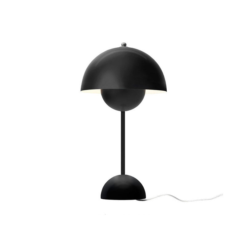 Lampada da tavolo moderna e minimalista a LED Lampada da tavolo Macaron emisfero in ferro battuto per camera da letto