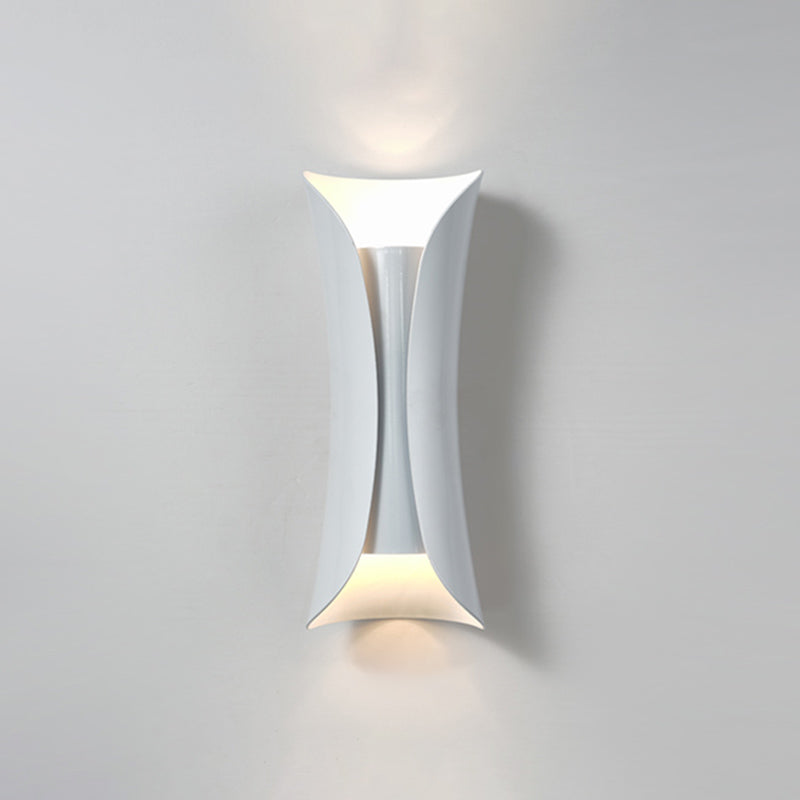 Lampada montata a parete curva Postmoderna semplicità lampada da monte in metallo per soggiorno