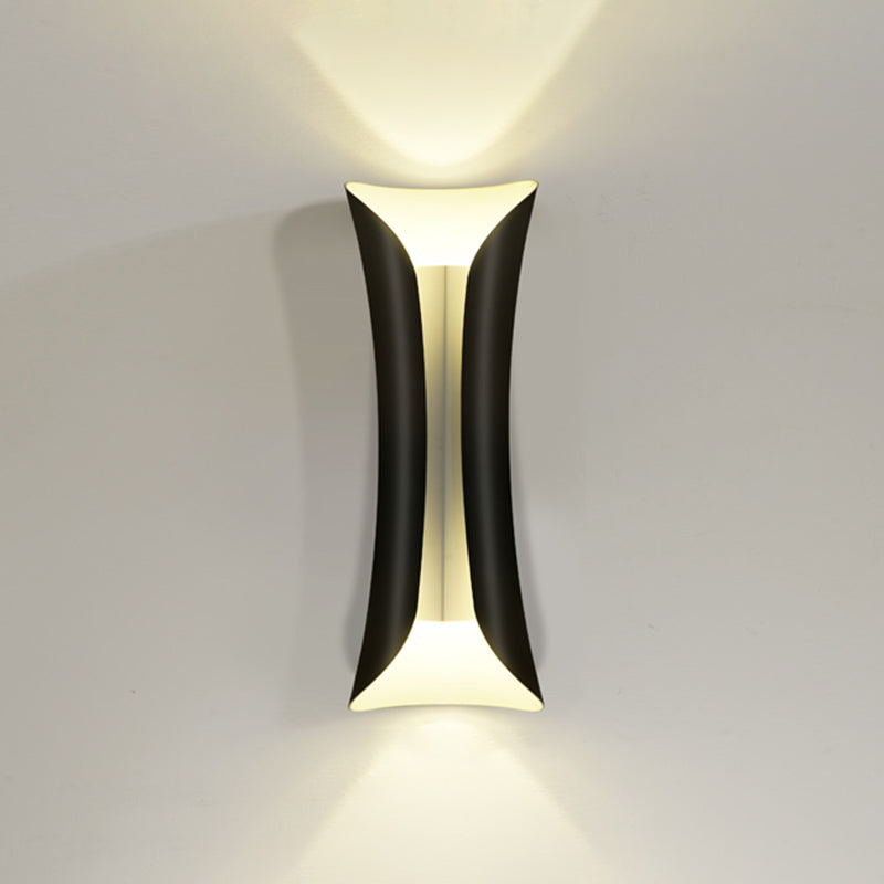 Lampada montata a parete curva Postmoderna semplicità lampada da monte in metallo per soggiorno