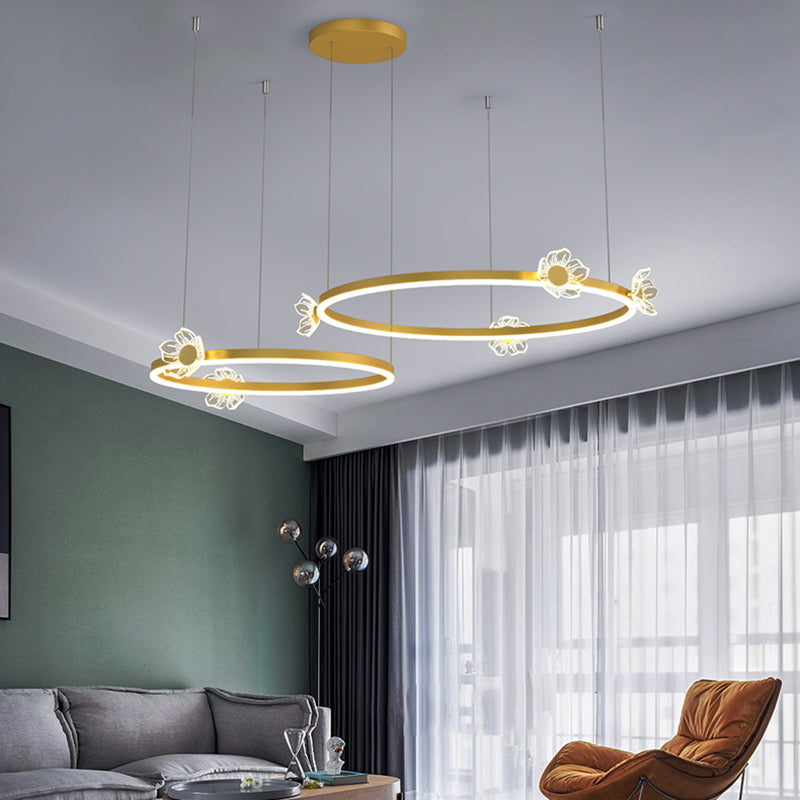 Lustre en or moderne