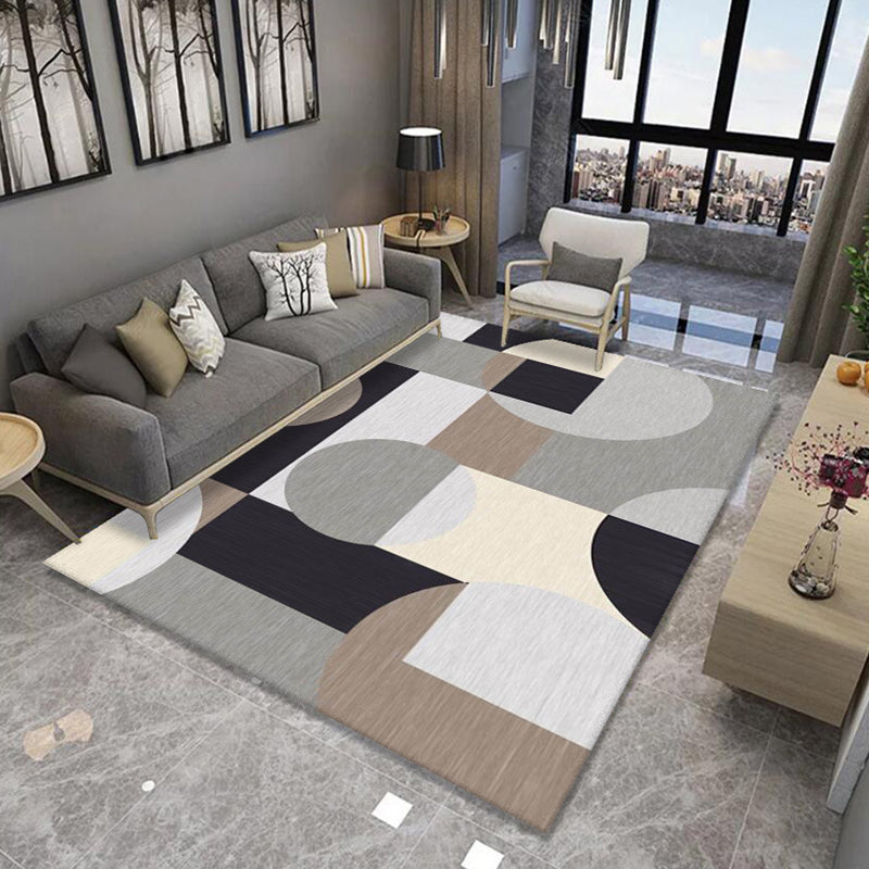 Contemporary Triangle Pattern Rug Polyester Carpet Washable Indoor Carpet for Home Decoration