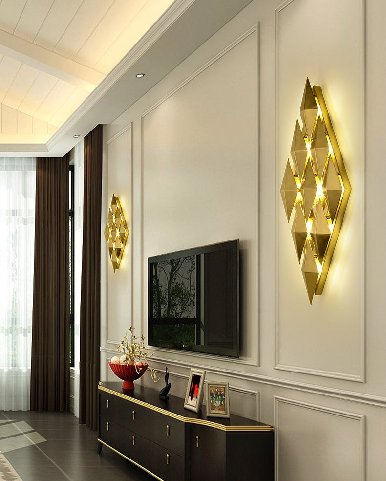 Luz de pared rómbica dorada en la moderna lámpara de pared de metal de electroplacas de estilo creativo para el dormitorio