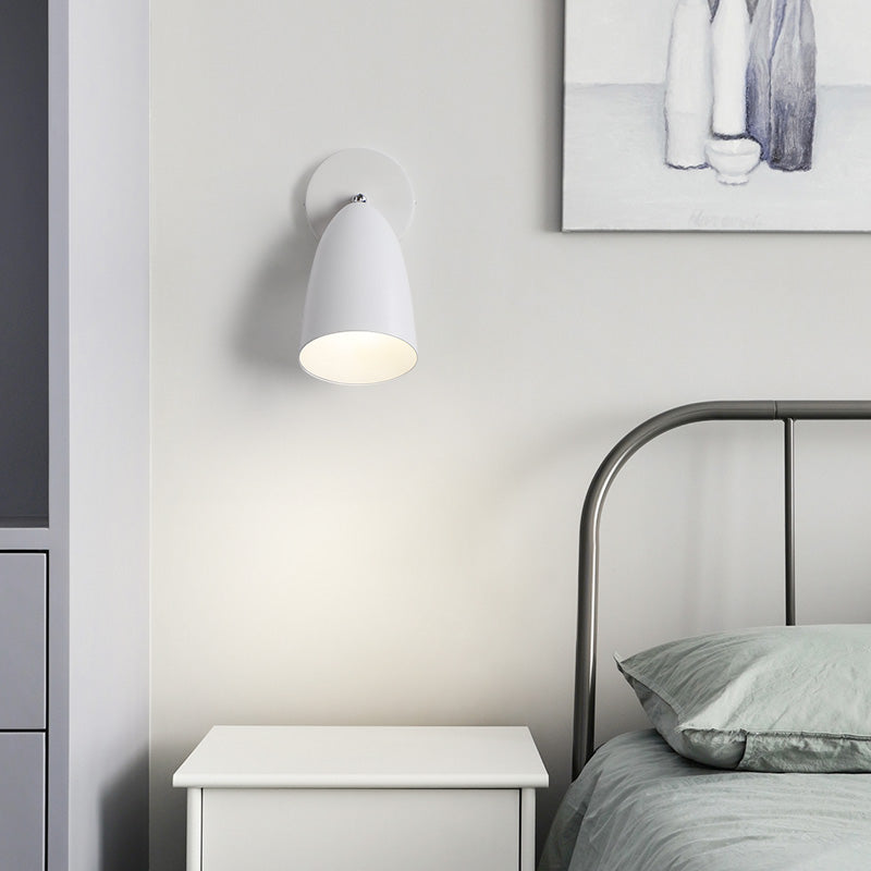 Lampada da parete a forma di cono in metallo, in stile contemporaneo montato da parete