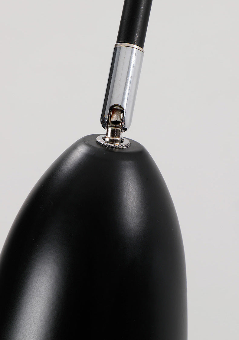 Lampada da parete a forma di cono in metallo, in stile contemporaneo montato da parete