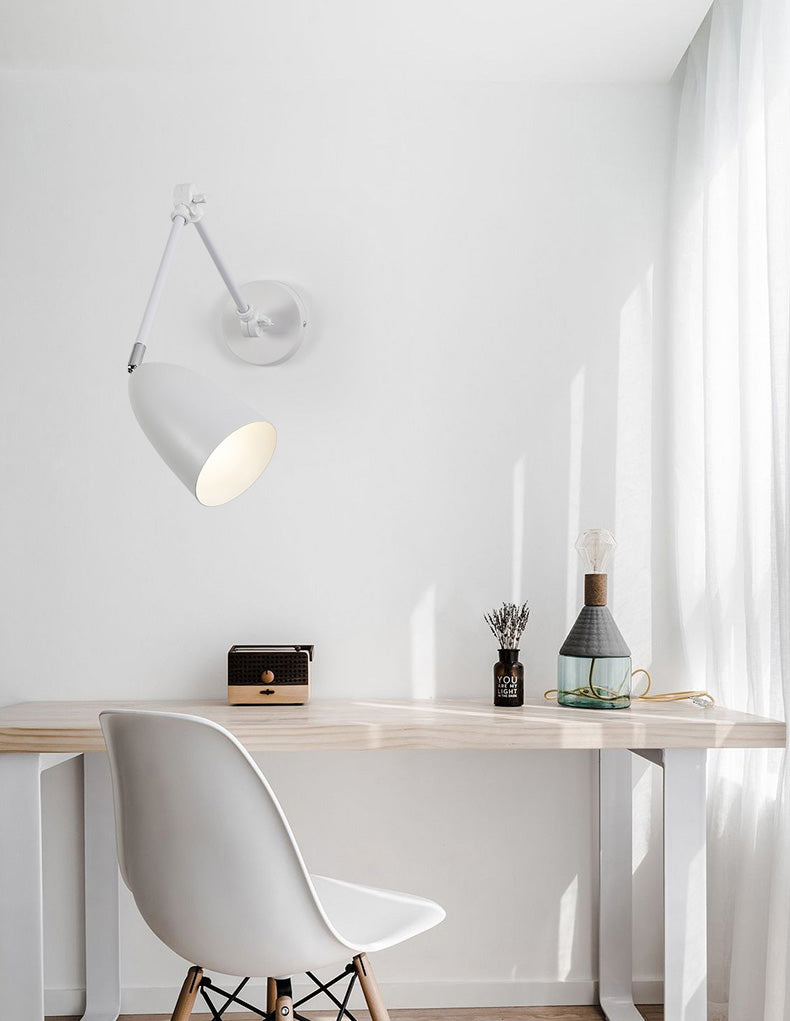 Lampada da parete a forma di cono in metallo, in stile contemporaneo montato da parete