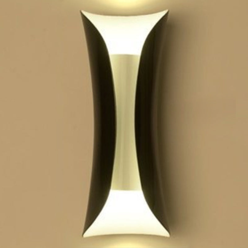 Lampada montata a parete curva Postmoderna semplicità lampada da monte in metallo per soggiorno