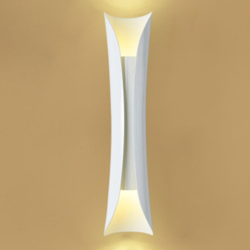 Lampada montata a parete curva Postmoderna semplicità lampada da monte in metallo per soggiorno