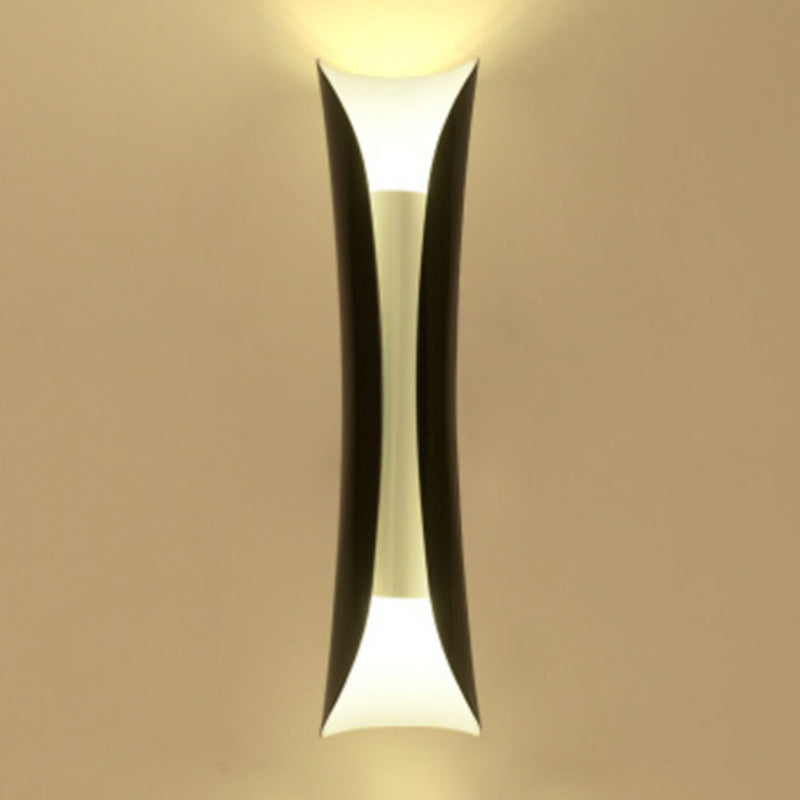 Lampada montata a parete curva Postmoderna semplicità lampada da monte in metallo per soggiorno