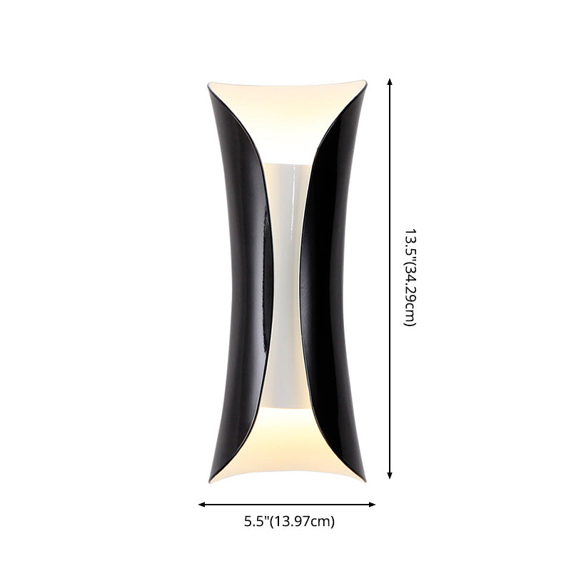 Lampada montata a parete curva Postmoderna semplicità lampada da monte in metallo per soggiorno