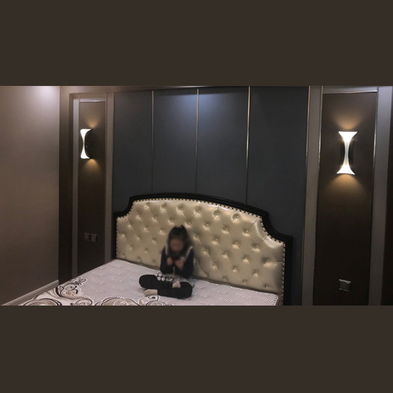 Lampada montata a parete curva Postmoderna semplicità lampada da monte in metallo per soggiorno