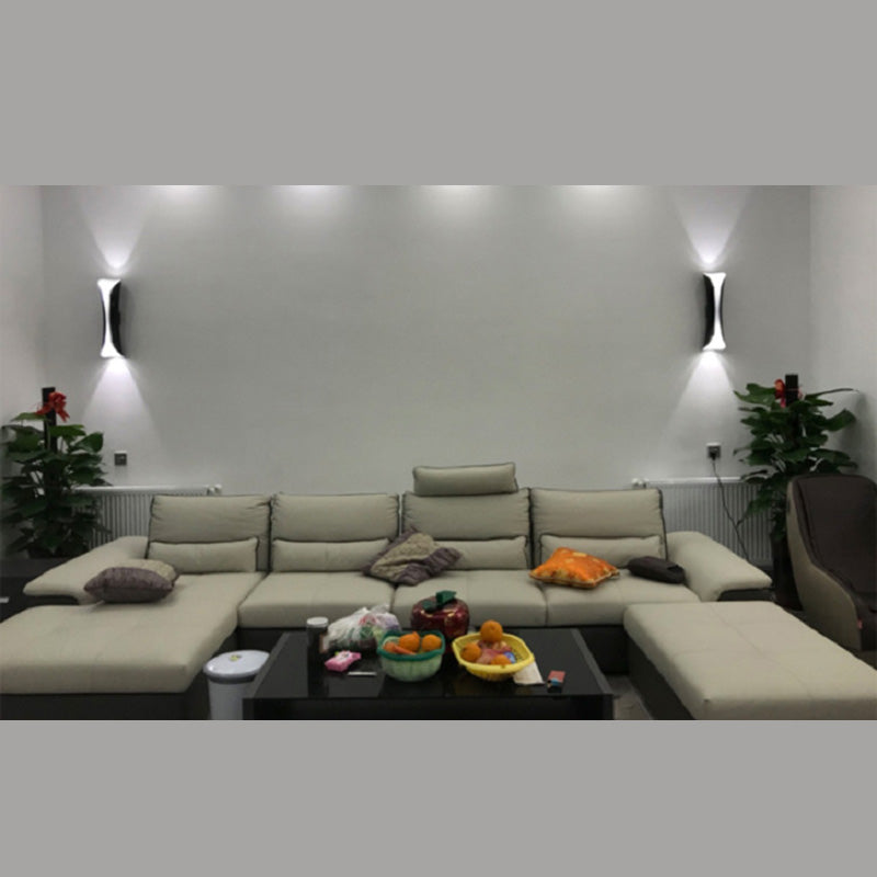 Lampada montata a parete curva Postmoderna semplicità lampada da monte in metallo per soggiorno