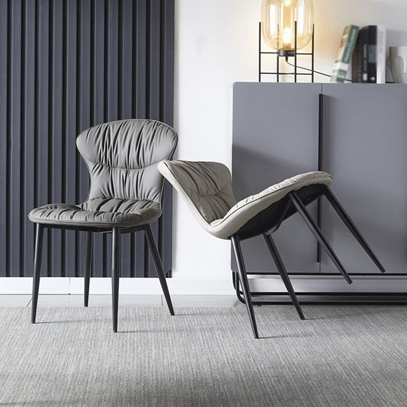 Chaise de salle à manger sans bras en cuir contemporain avec pattes noires