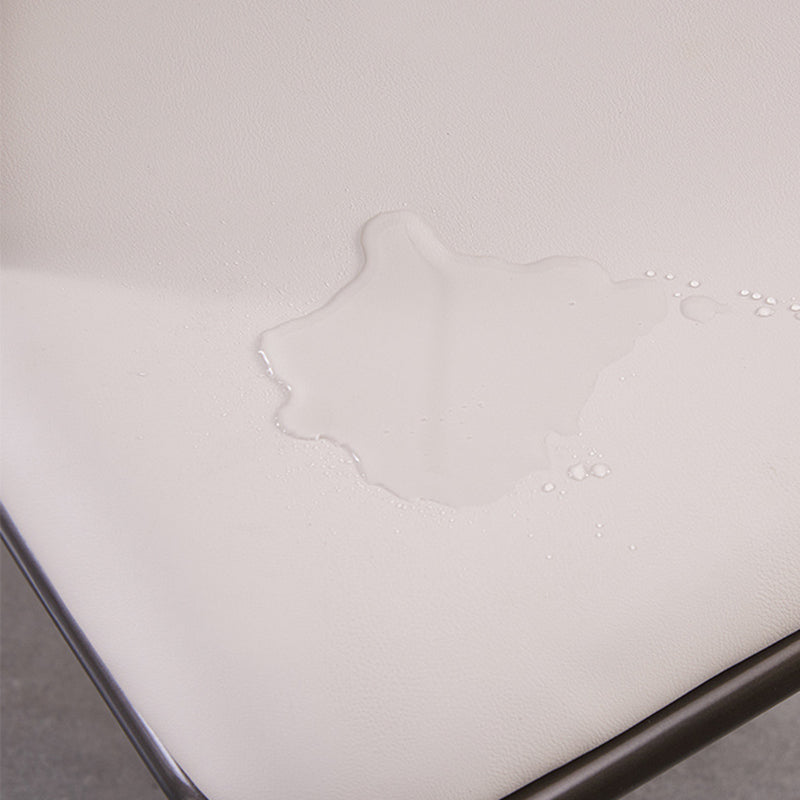 Chaises de salle à manger en cuir moderne en métal en métal avec des jambes noires