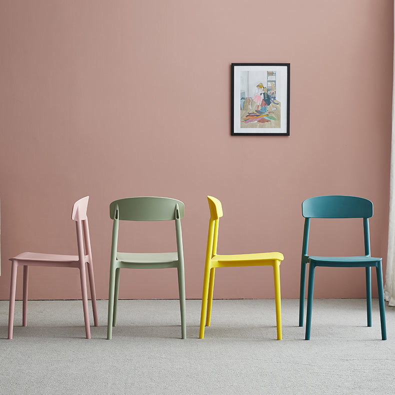 Zeitgenössischer Heimseitenstuhl offener Plastikstapel Esszimmer Stuhl