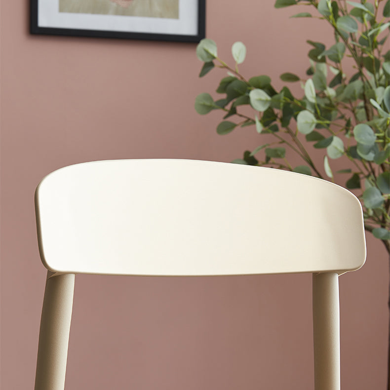 Zeitgenössischer Heimseitenstuhl offener Plastikstapel Esszimmer Stuhl