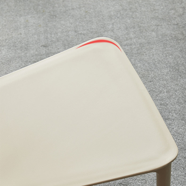 Zeitgenössischer Heimseitenstuhl offener Plastikstapel Esszimmer Stuhl