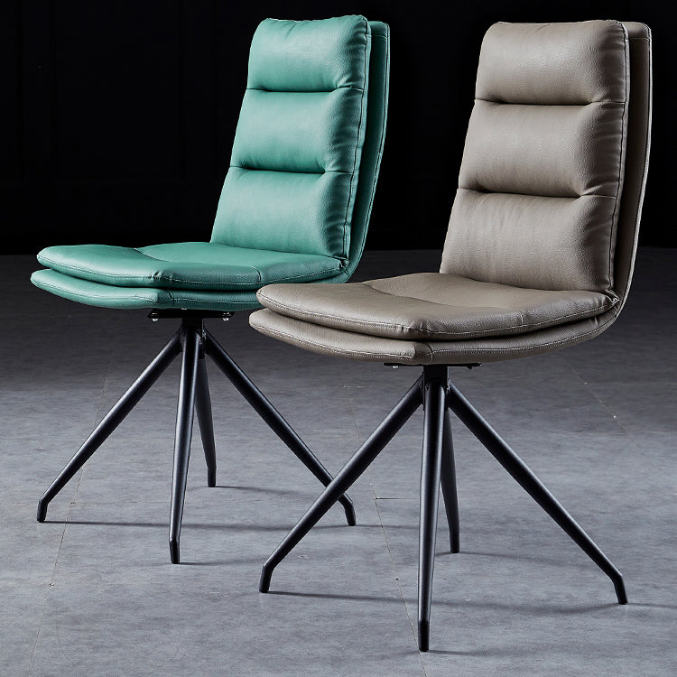 Sillas modernas de cuero de imitación con 4 patas de comedor de patas de metal de acabado negro para el hogar