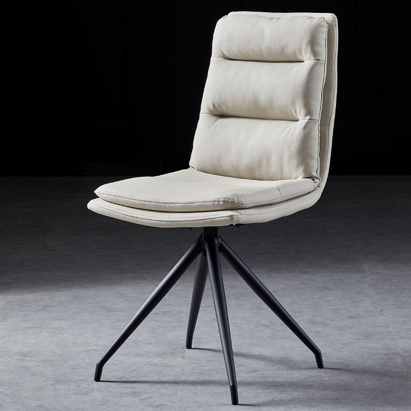 Sillas modernas de cuero de imitación con 4 patas de comedor de patas de metal de acabado negro para el hogar