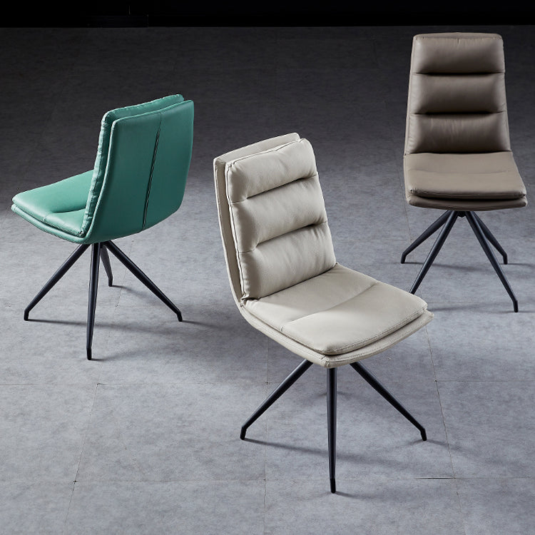 Sillas modernas de cuero de imitación con 4 patas de comedor de patas de metal de acabado negro para el hogar