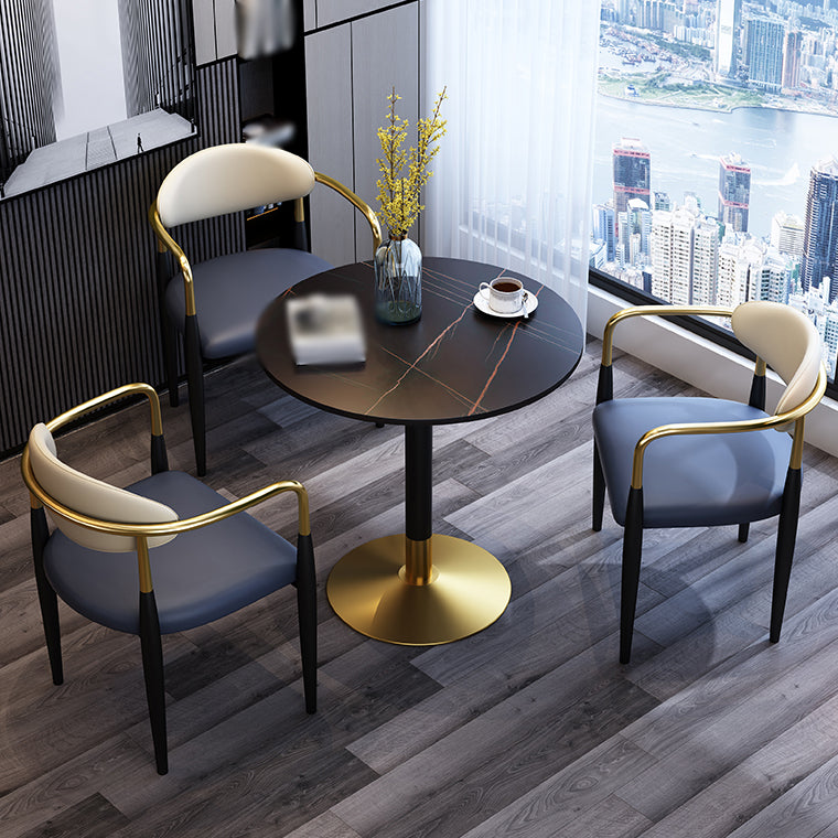 Scandinavische stijl Open Back Eetstoel Zwarte afwerking Blackafwerking Metalen Gekoppelde zijstoel voor thuisgebruik