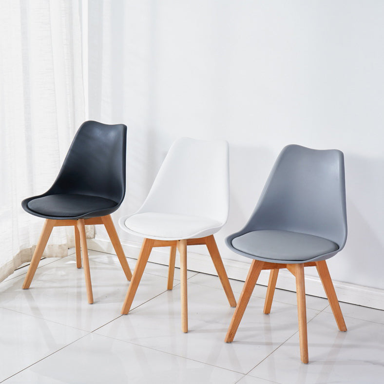 Sala da pranzo in stile glam sedia late