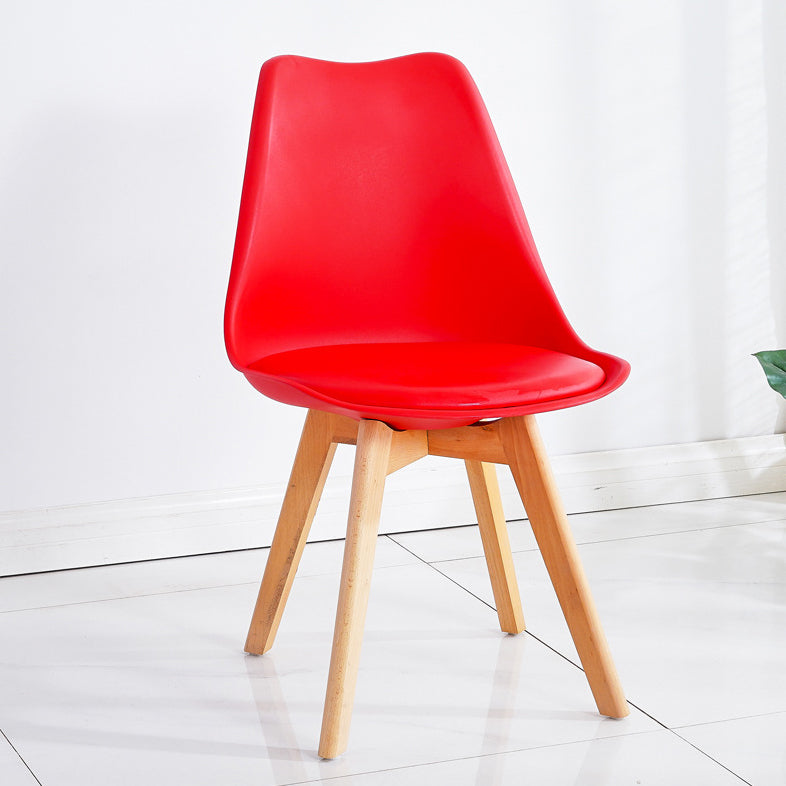 Sala da pranzo in stile glam sedia late