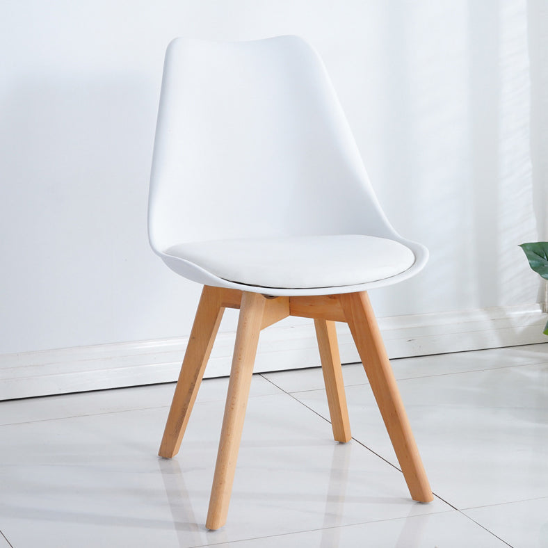 Sala da pranzo in stile glam sedia late