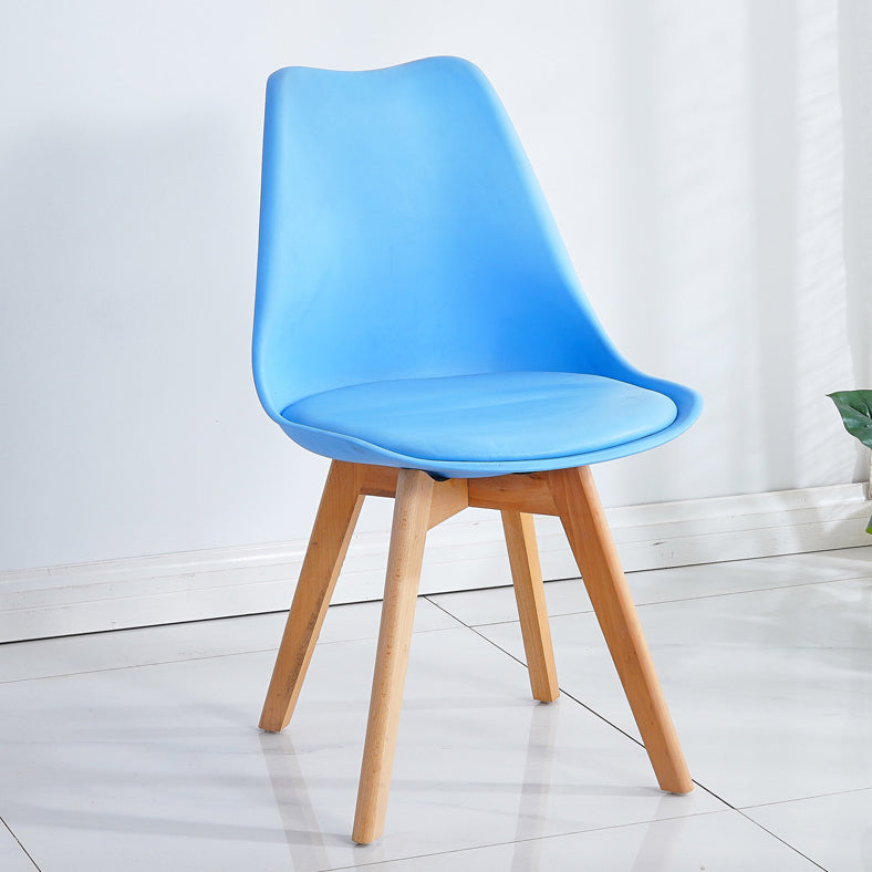 Sala da pranzo in stile glam sedia late