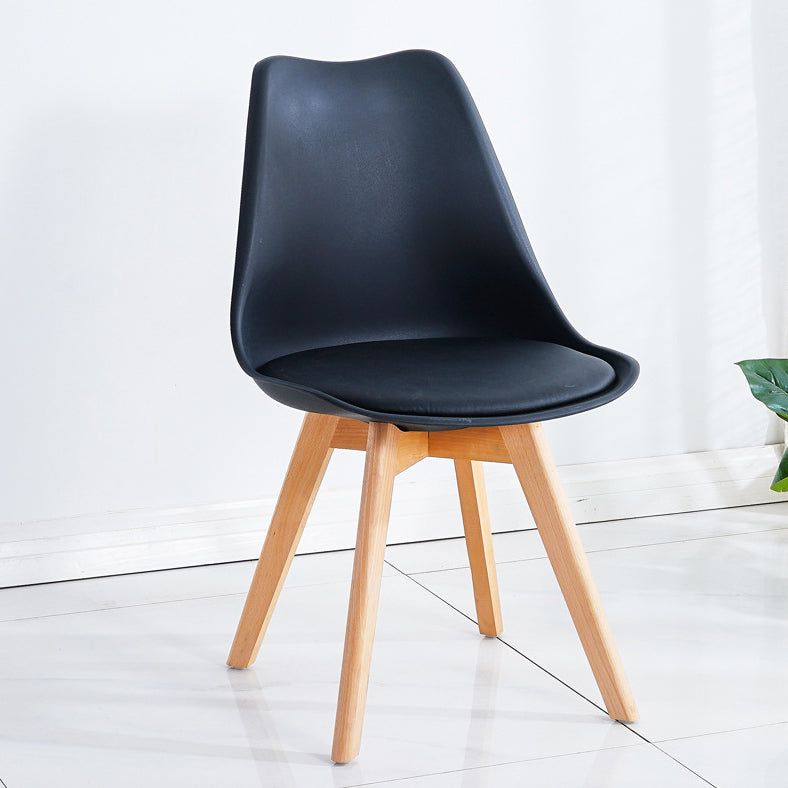 Sala da pranzo in stile glam sedia late