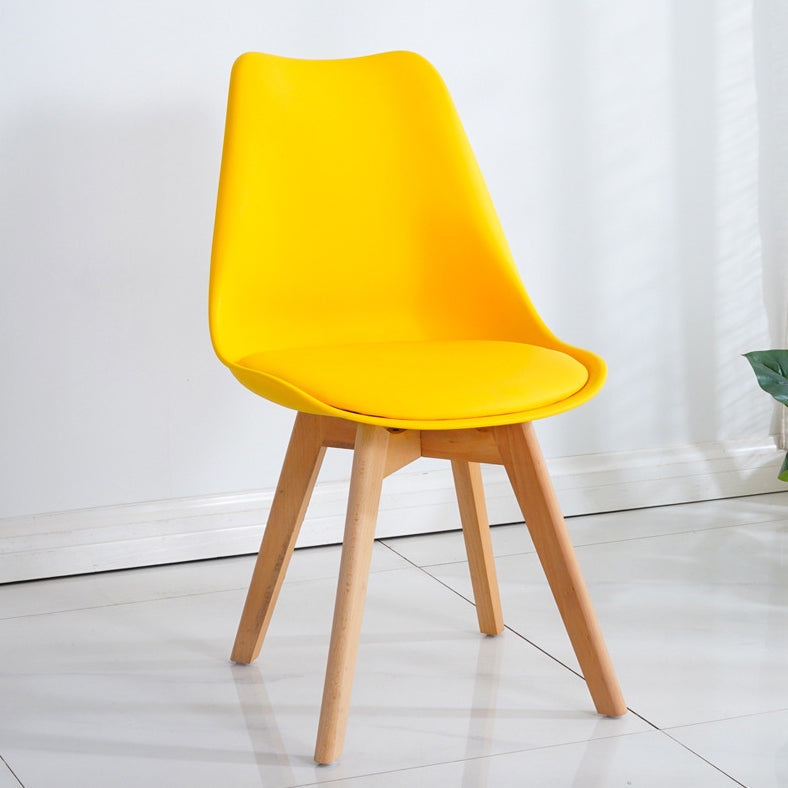 Sala da pranzo in stile glam sedia late