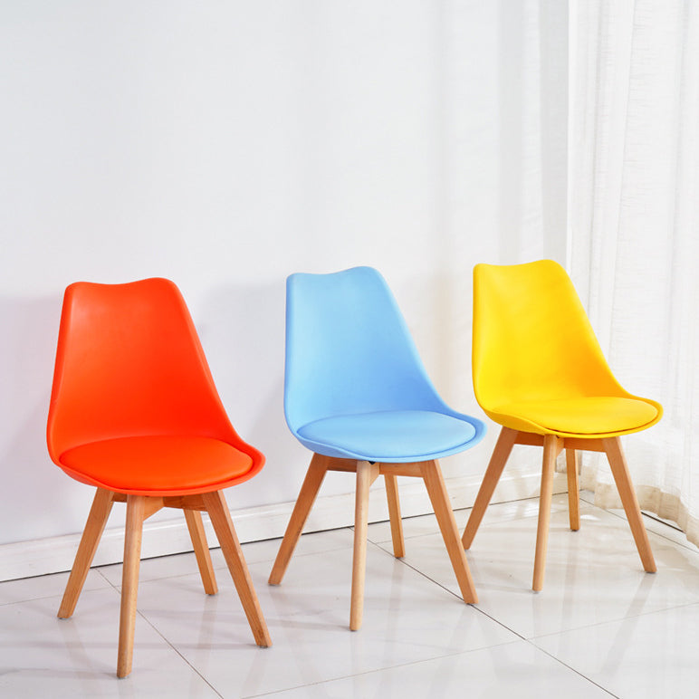 Sala da pranzo in stile glam sedia late