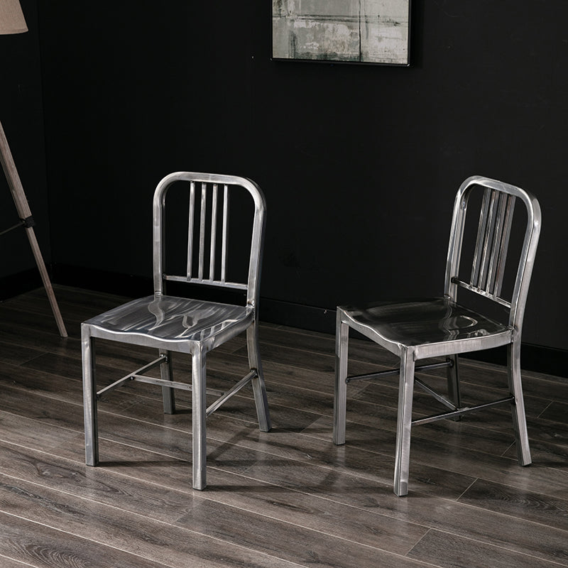 Chaise de salle à manger industrielle Windsor Back Side Atty avec des jambes en métal pour un usage domestique