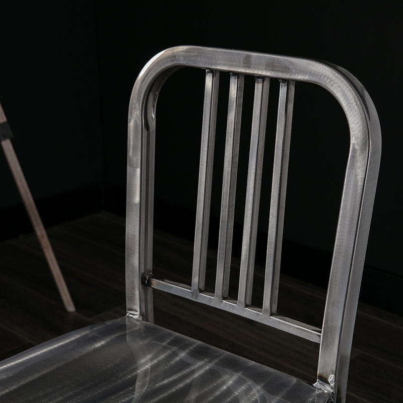 Chaise de salle à manger industrielle Windsor Back Side Atty avec des jambes en métal pour un usage domestique