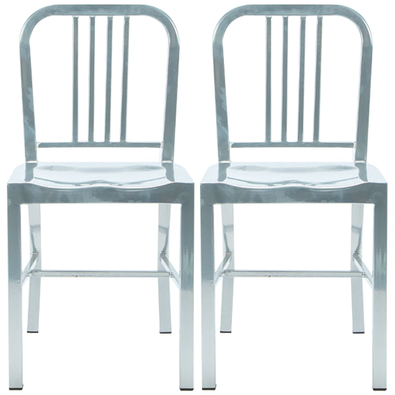 Chaise de salle à manger industrielle Windsor Back Side Atty avec des jambes en métal pour un usage domestique