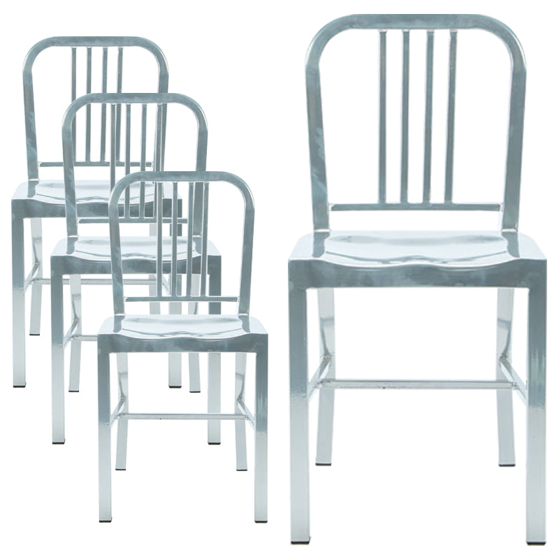 Chaise de salle à manger industrielle Windsor Back Side Atty avec des jambes en métal pour un usage domestique