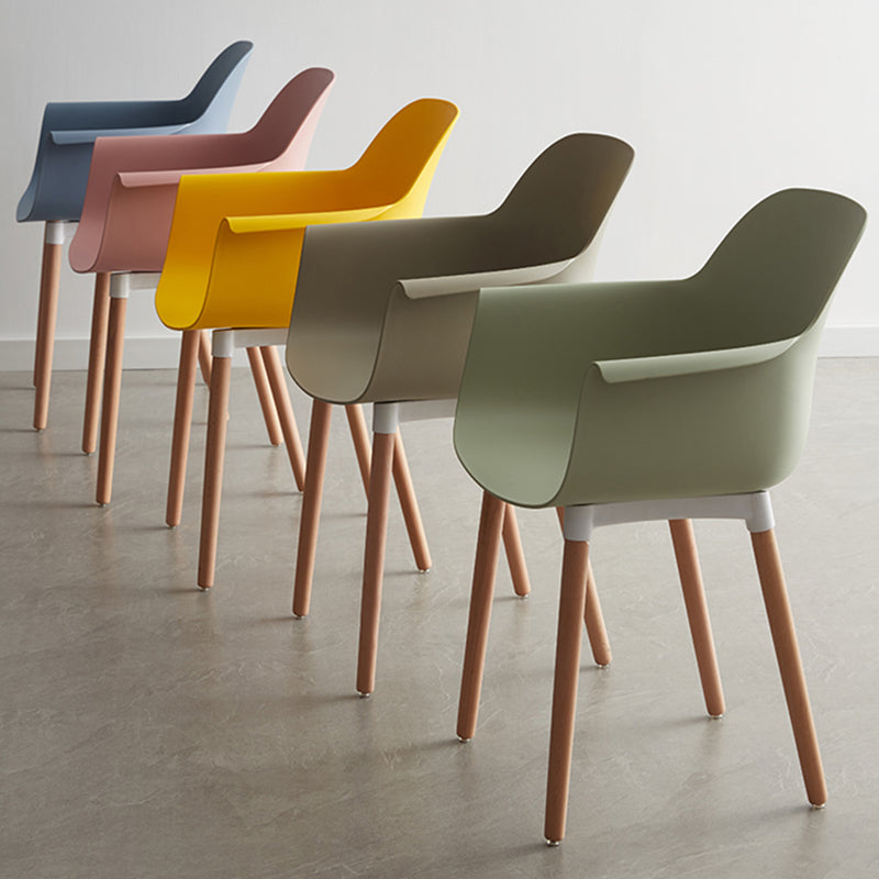 Sedia braccio da pranzo scandinavo sedia posteriore con gambe in legno per uso domestico