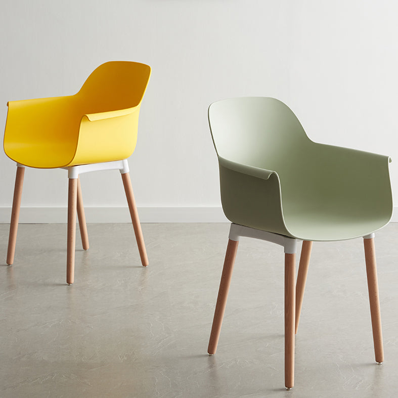 Sedia braccio da pranzo scandinavo sedia posteriore con gambe in legno per uso domestico