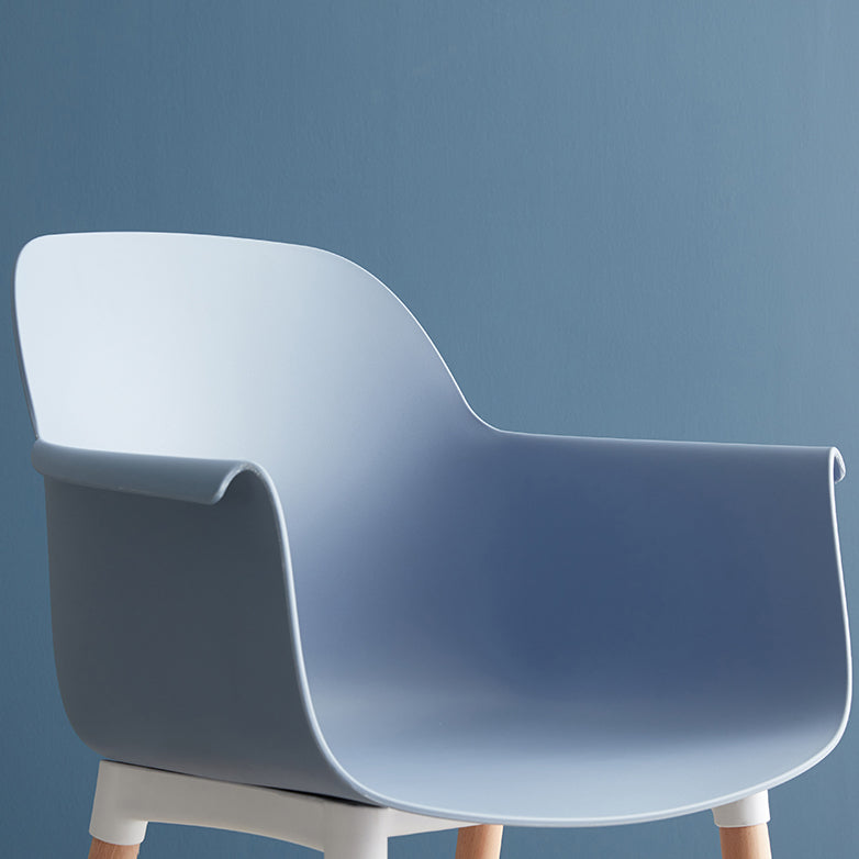 Sedia braccio da pranzo scandinavo sedia posteriore con gambe in legno per uso domestico
