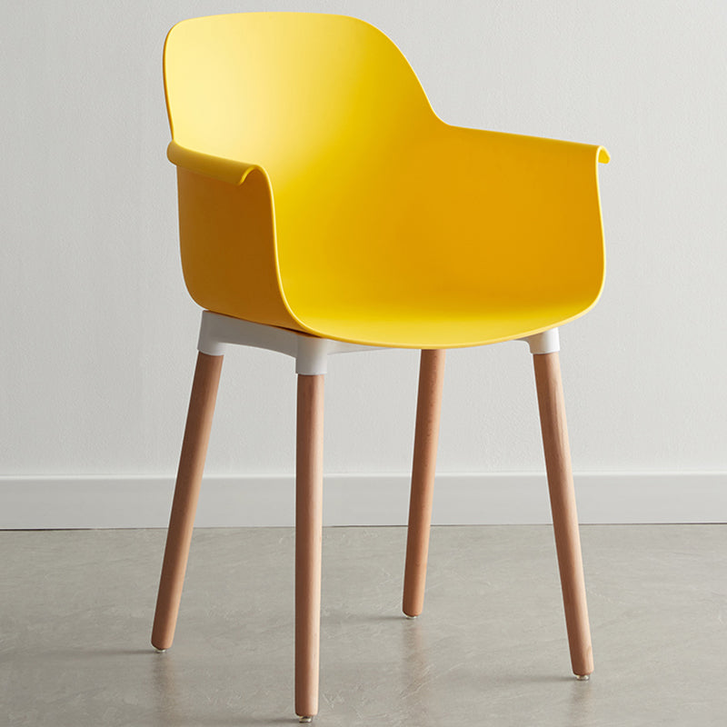 Sedia braccio da pranzo scandinavo sedia posteriore con gambe in legno per uso domestico