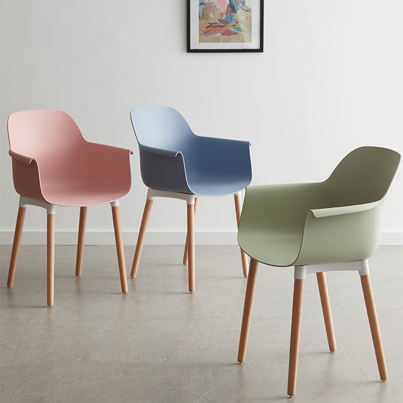 Sedia braccio da pranzo scandinavo sedia posteriore con gambe in legno per uso domestico